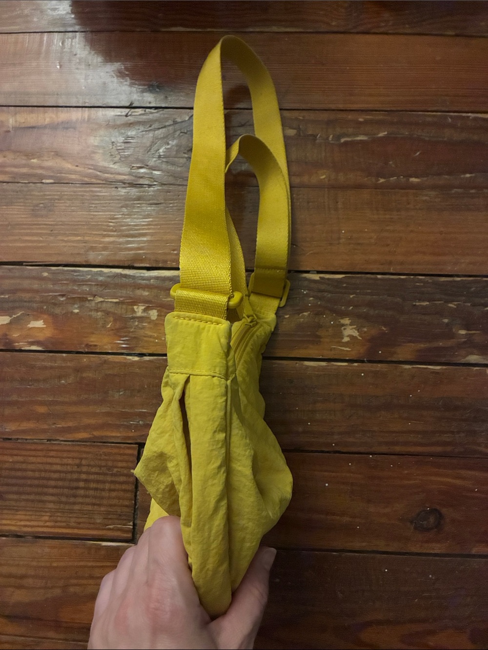 Uniqlo Mustard Yellow Crossbody Bag. Zipper, 2 inner pockets, adjustable strap. - Picture 4 of 7